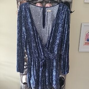 Hollister Navy and Light Blue Patterned Garment